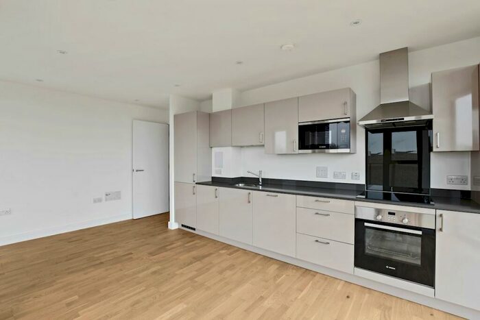 2 Bedroom Apartment To Rent In Burgess Springs, Chelmsford, CM1