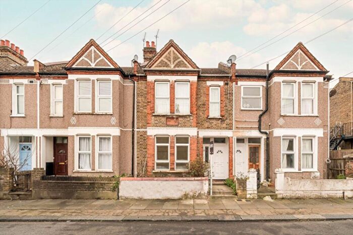 2 Bedroom Maisonette To Rent In Roxley Road, Lewisham, SE13