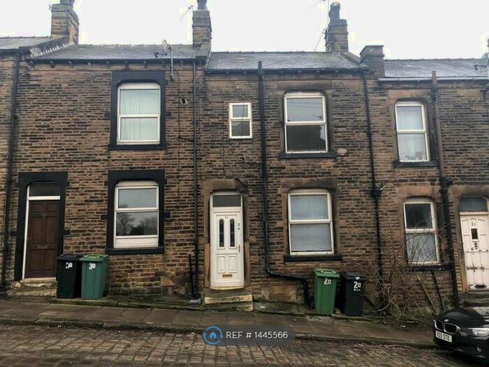 2 Bedroom Terraced House To Rent In Dartmouth Avenue, Leeds, LS27