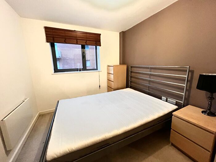 1 Bedroom Flat To Rent In City Walk, Leeds, West Yorkshire, LS11