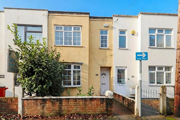 2 Bedroom Property For Sale In Padcroft Road, Yiewsley, West Drayton, UB7