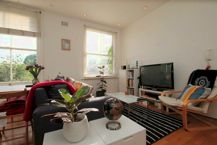 2 Bedroom Flat To Rent In Hartham Road, Islington, N7