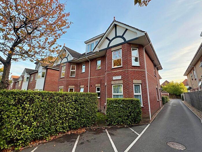 2 Bedroom Flat To Rent In Richmond Park Road, Charminster (), P07