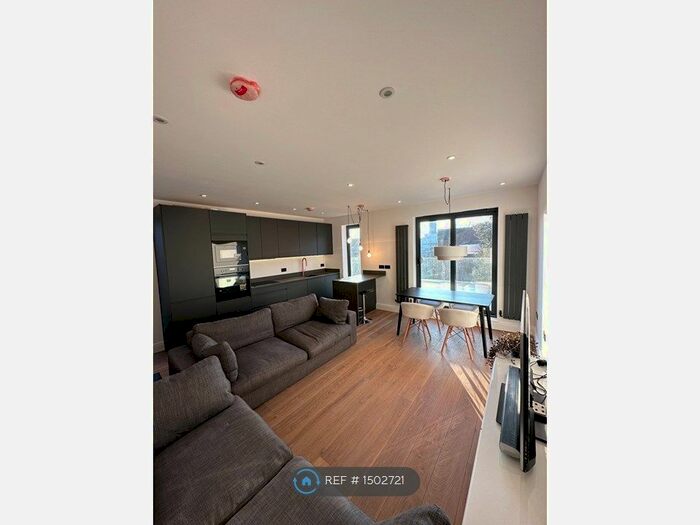 2 Bedroom Maisonette To Rent In Grove Place, London, W3