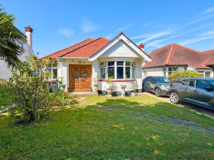 3 Bedroom Chalet For Sale In Somerset Avenue, Westcliff-On-Sea, SS0