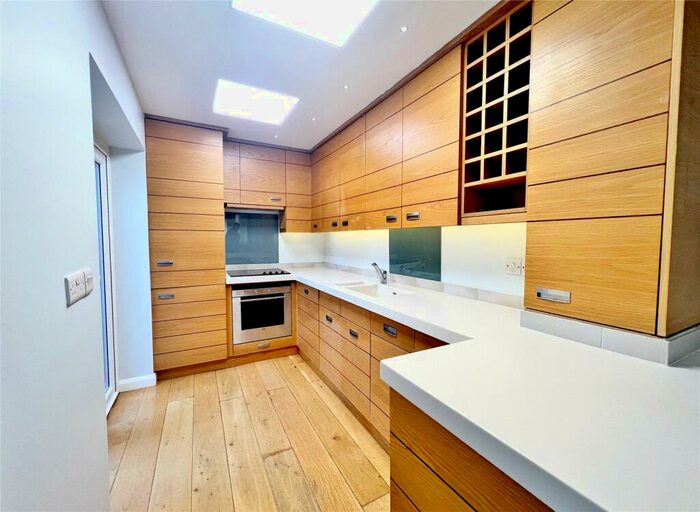 Flat To Rent In Royal Parade, Central Avenue, Bognor Regis, West Sussex, PO21