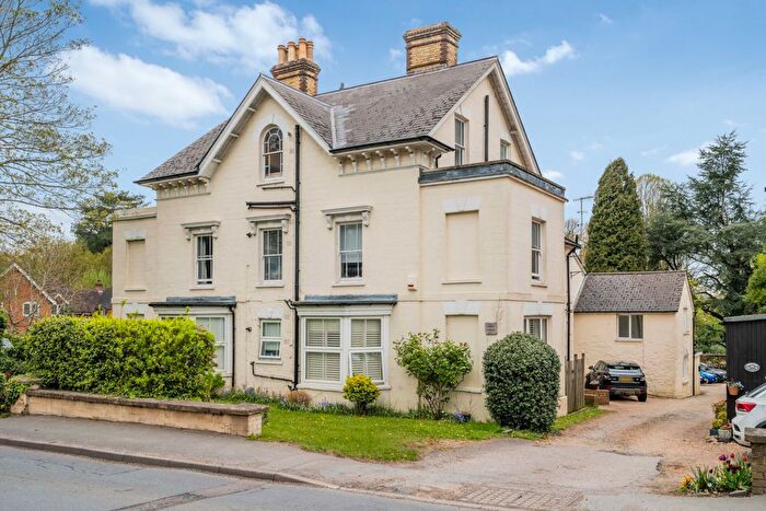 2 Bedroom Flat For Sale In High Street, Nutfield, RH1