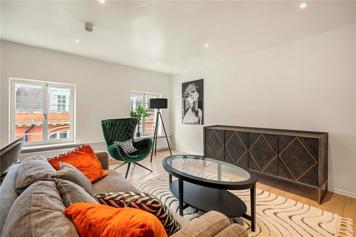 2 Bedroom Maisonette To Rent In South Molton Street, Mayfair, London, W1K