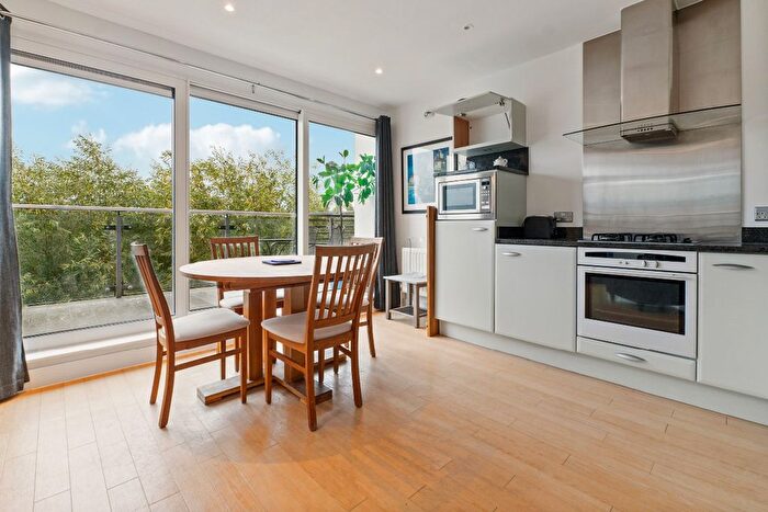 2 Bedroom Flat To Rent In Dukes Court, Mortlake High Street, London, SW14
