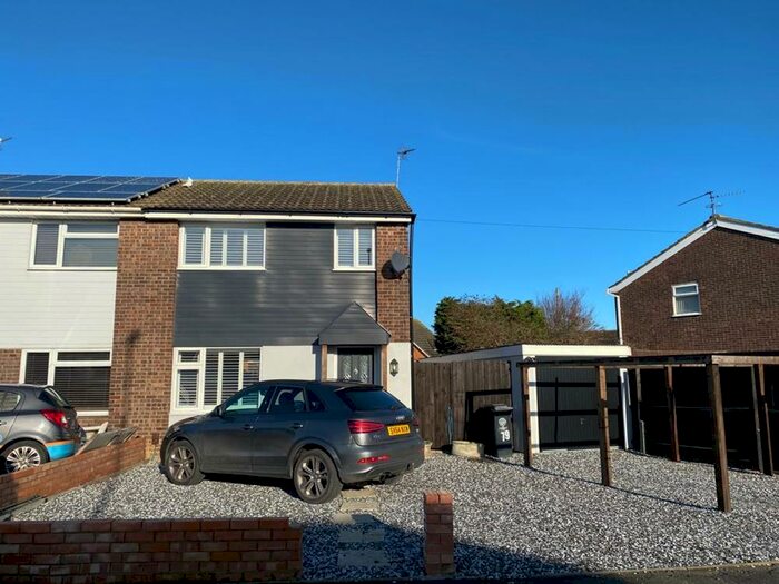 3 Bedroom Semi-Detached House To Rent In Farnham Drive, Rushden, NN10