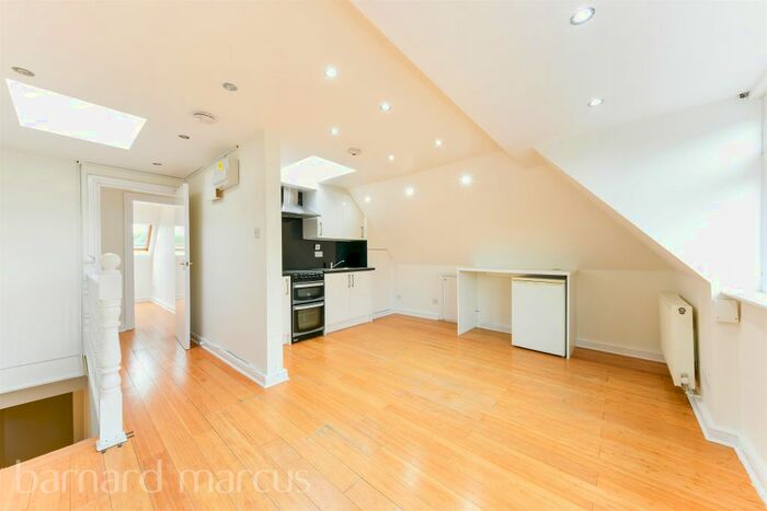 2 Bedroom Flat To Rent In Ellesmere Road, London, W4