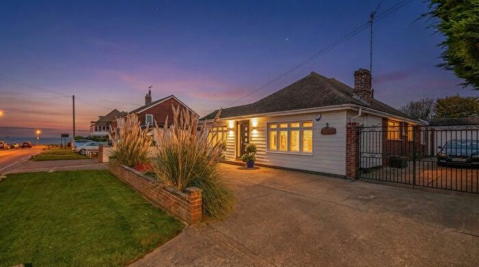4 Bedroom Detached Bungalow For Sale In Kingsgate Avenue, Broadstairs, Kent, CT10