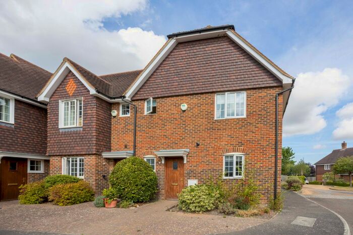 3 Bedroom Semi-Detached House For Sale In Gills Green, Cranbrook, TN18