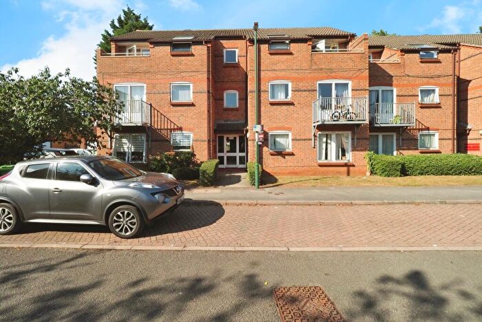 2 Bedroom Flat For Sale In Tonnelier Road, Nottingham, Nottinghamshire, NG7