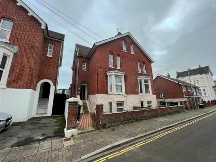 Studio To Rent In Elphinstone Road, Southsea, PO5