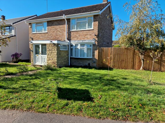 5 Bedroom Detached House To Rent In Thurlestone Close, Bedford, MK40