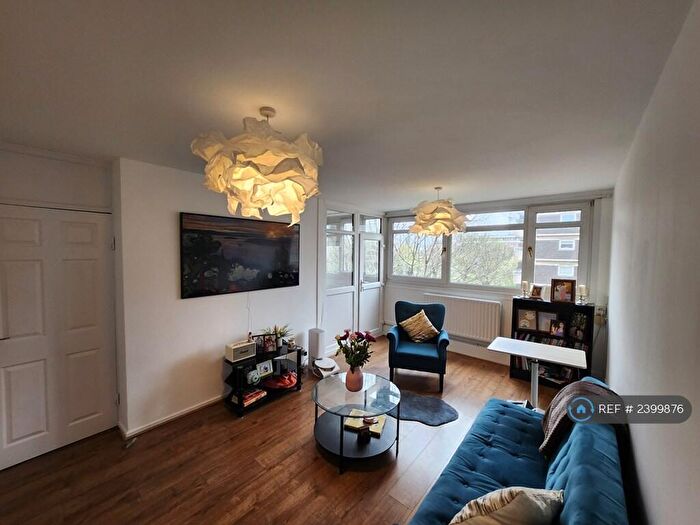 3 Bedroom Flat To Rent In Beadnell Court, London, E1