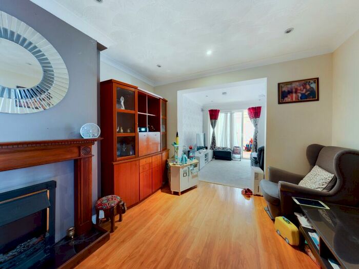 3 Bedroom Semi-Detached House To Rent In Bassil Road, Hemel Hempstead, Hertfordshire, HP2