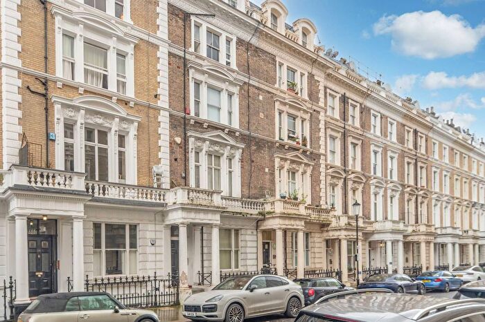 1 Bedroom Flat For Sale In Clanricarde Gardens, Notting Hill Gate, London, W2