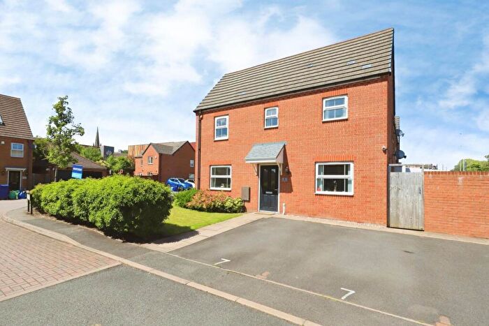 3 Bedroom End Of Terrace House For Sale In Cascade Way, Dudley, West Midlands, DY2