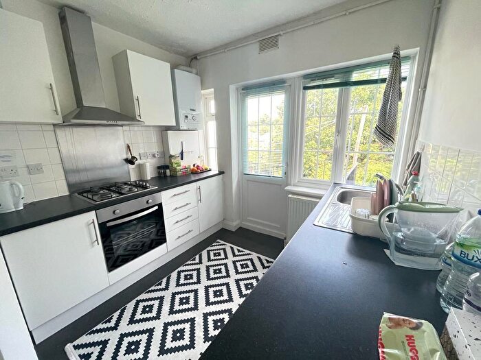 2 Bedroom Flat To Rent In Torrington Park, London, N12