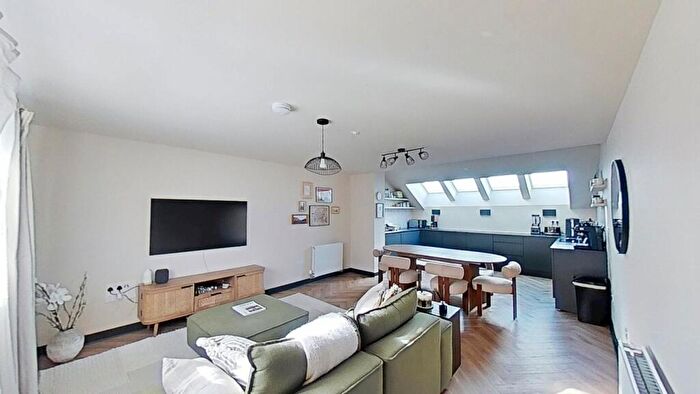 3 Bedroom Flat To Rent In Dryden Street, Edinburgh, EH7