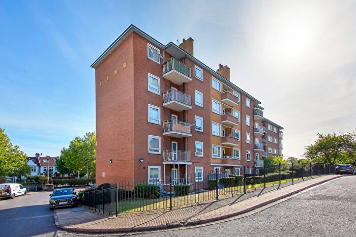 2 Bedroom Flat For Sale In Harbin House, Tulse Hill, SW2