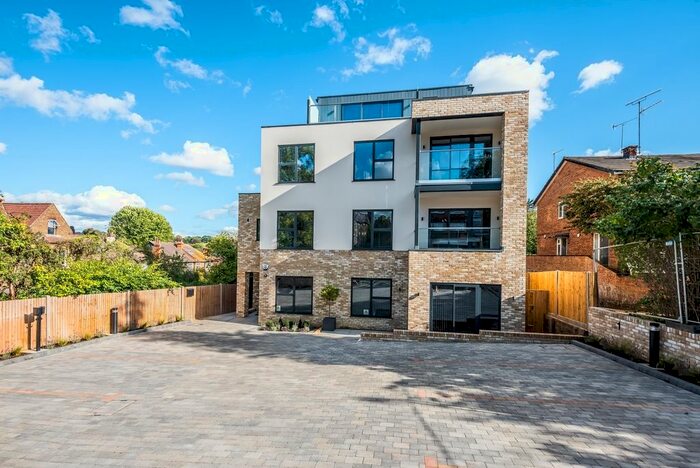 2 Bedroom Flat To Rent In Park Hill Road, Shortlands, Bromley, BR2