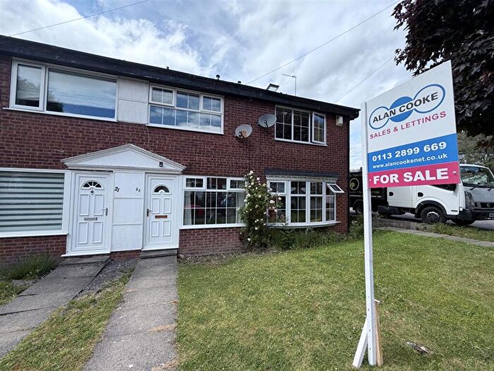 2 Bedroom Town House For Sale In Allerton Grange Croft, Gledhow, LS8