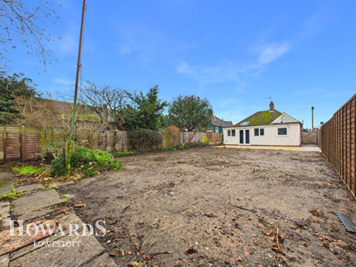 3 Bedroom Detached Bungalow For Sale In Homefield Avenue, Lowestoft, NR33