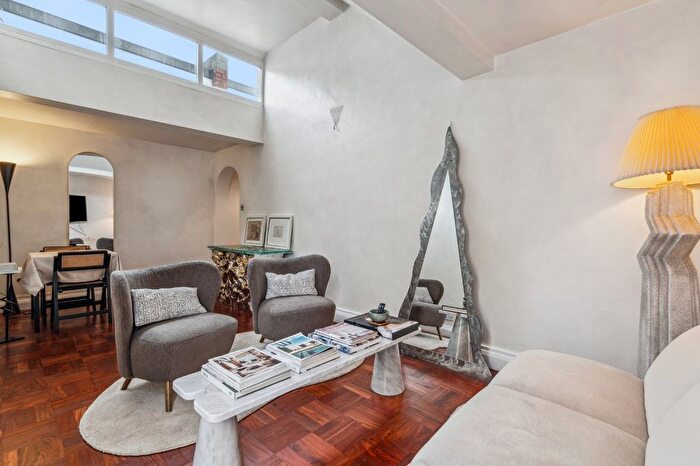 1 Bedroom Flat To Rent In Windsor Court, Frogmore, SW18