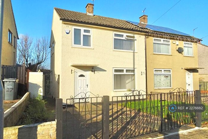 3 Bedroom Semi-Detached House To Rent In Landscove Avenue, Bradford, BD4