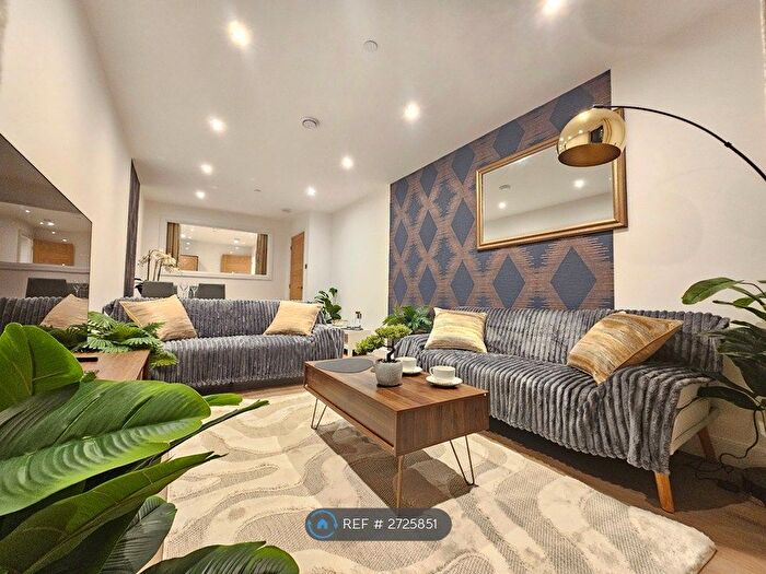 2 Bedroom Flat To Rent In Leeds City Center, Leeds, LS9