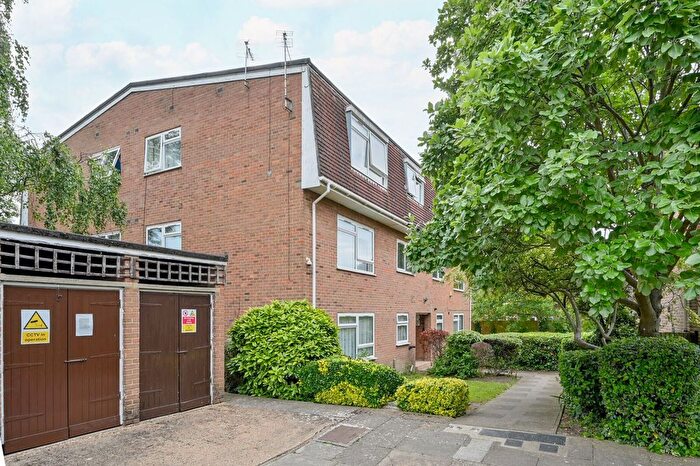 1 Bedroom Flat For Sale In Rowan Close, Ealing, London, W5