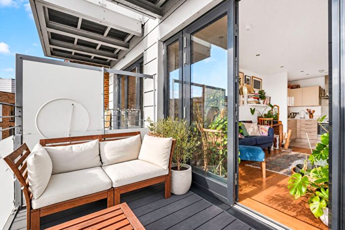2 Bedroom Flat To Rent In Lovelace Street, North Mill Apartments Lovelace Street, E8