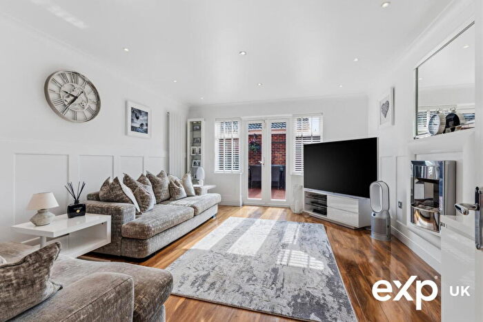 3 Bedroom Town House For Sale In Kings Walk, Mansfield, NG18