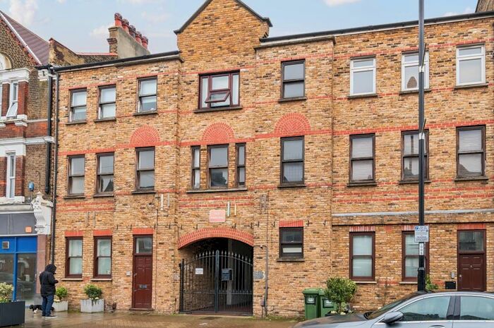 2 Bedroom Flat To Rent In Staplehurst Road Hither Green, SE13