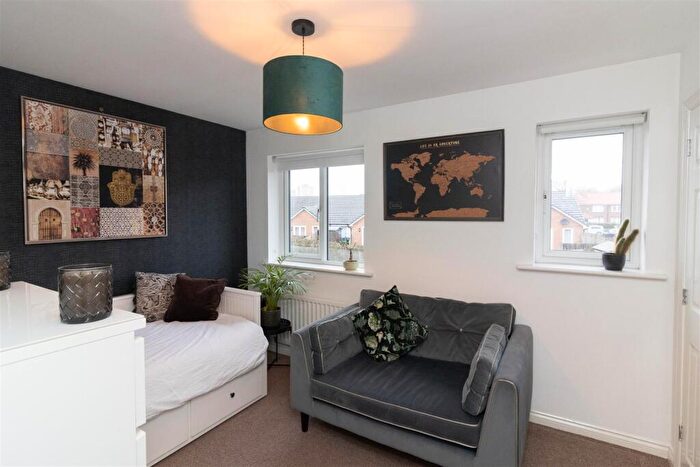 3 Bedroom Town House For Sale In Alnmouth Court, Blakelaw, Newcastle Upon Tyne, NE5