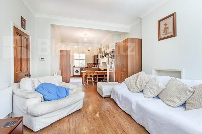 6 Bedroom Town House To Rent In Marlborough Road, Archway, N19