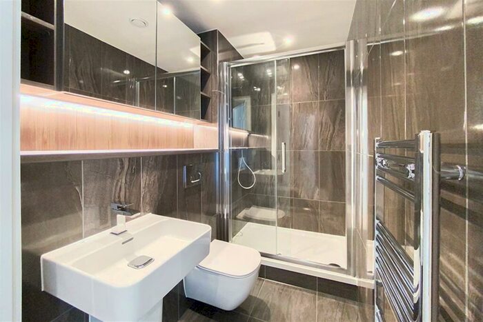 2 Bedroom Apartment To Rent In Elizabeth Tower, M15