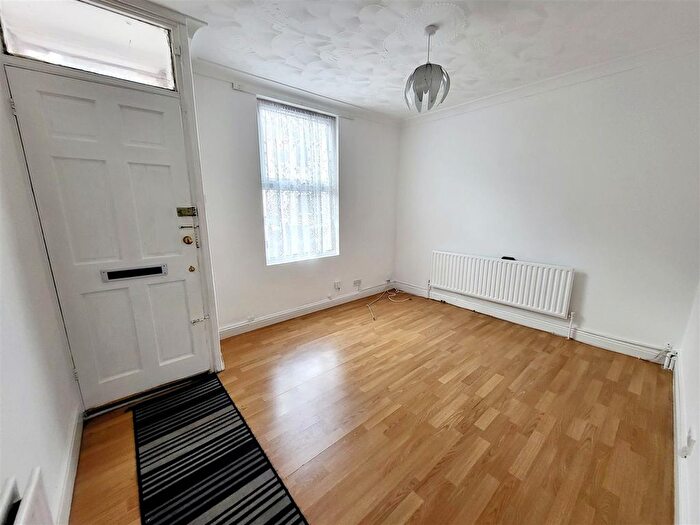 2 Bedroom End Of Terrace House To Rent In Catherine Street, Rochester, ME1