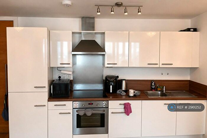 1 Bedroom Flat To Rent In Mann Island, Liverpool, L3