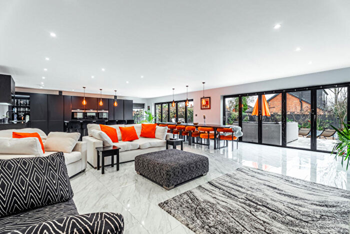 6 Bedroom Detached House For Sale In Oakwood Road, Bricket Wood, St. Albans, Hertfordshire, AL2