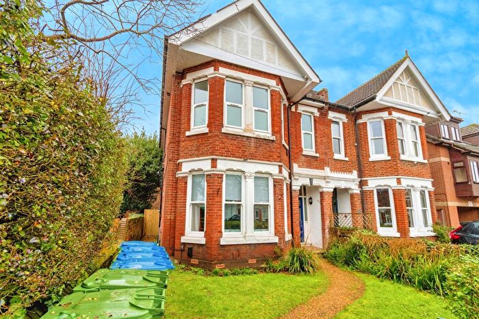 2 Bedroom Flat For Sale In Thornbury Avenue, Southampton, SO15