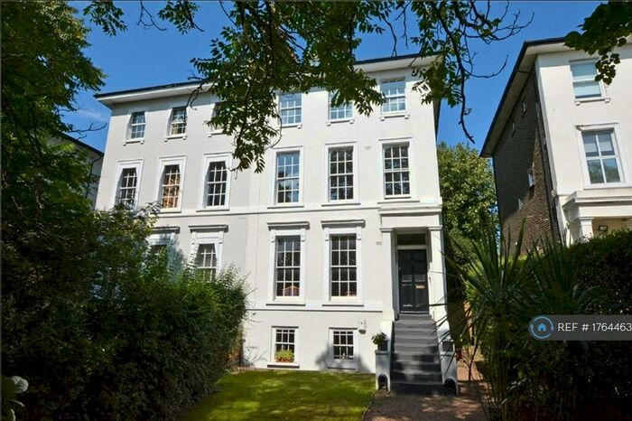 2 Bedroom Flat To Rent In Blackheath, London, SE3