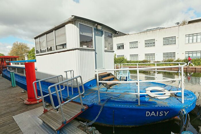 1 Bedroom Houseboat To Rent In Eagle Wharf Road, London, N1