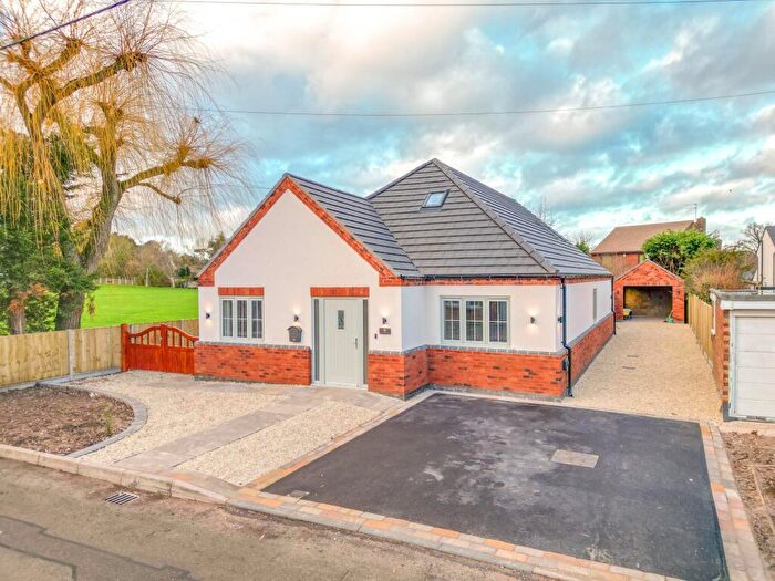 4 Bedroom Detached Bungalow To Rent In Post Office Lane, Witherley, CV9