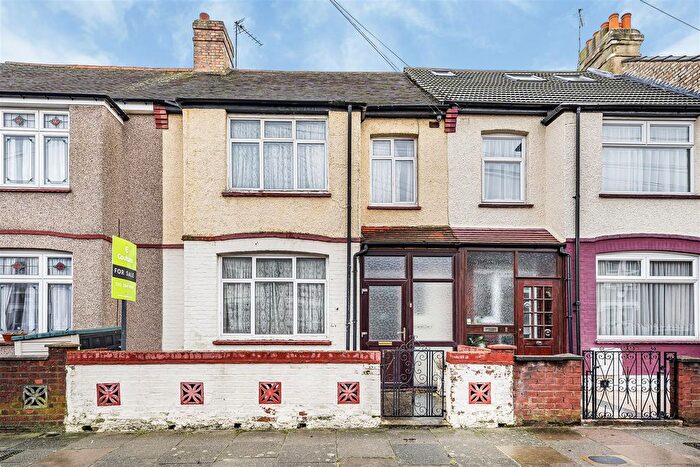 3 Bedroom Terraced House For Sale In Boundary Road, Wood Green, N22
