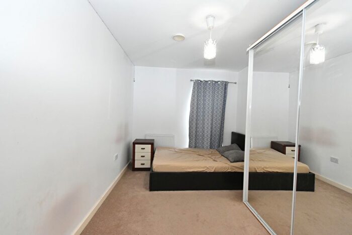 2 Bedroom Flat To Rent In Trout Road, UB7