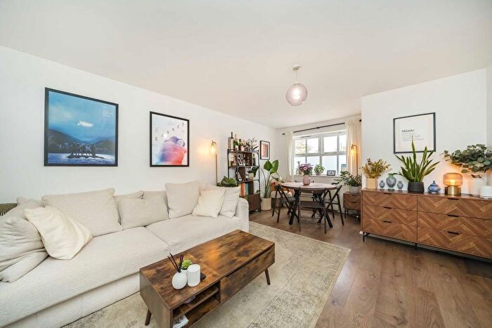 2 Bedroom Flat For Sale In Lisle Close, Tooting, SW17